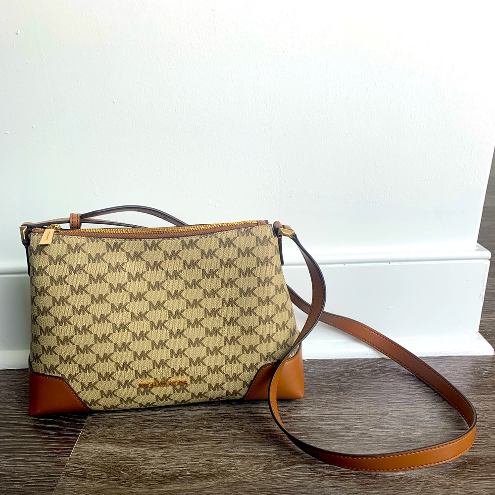 Brand new Michael Cors logo print crossbody